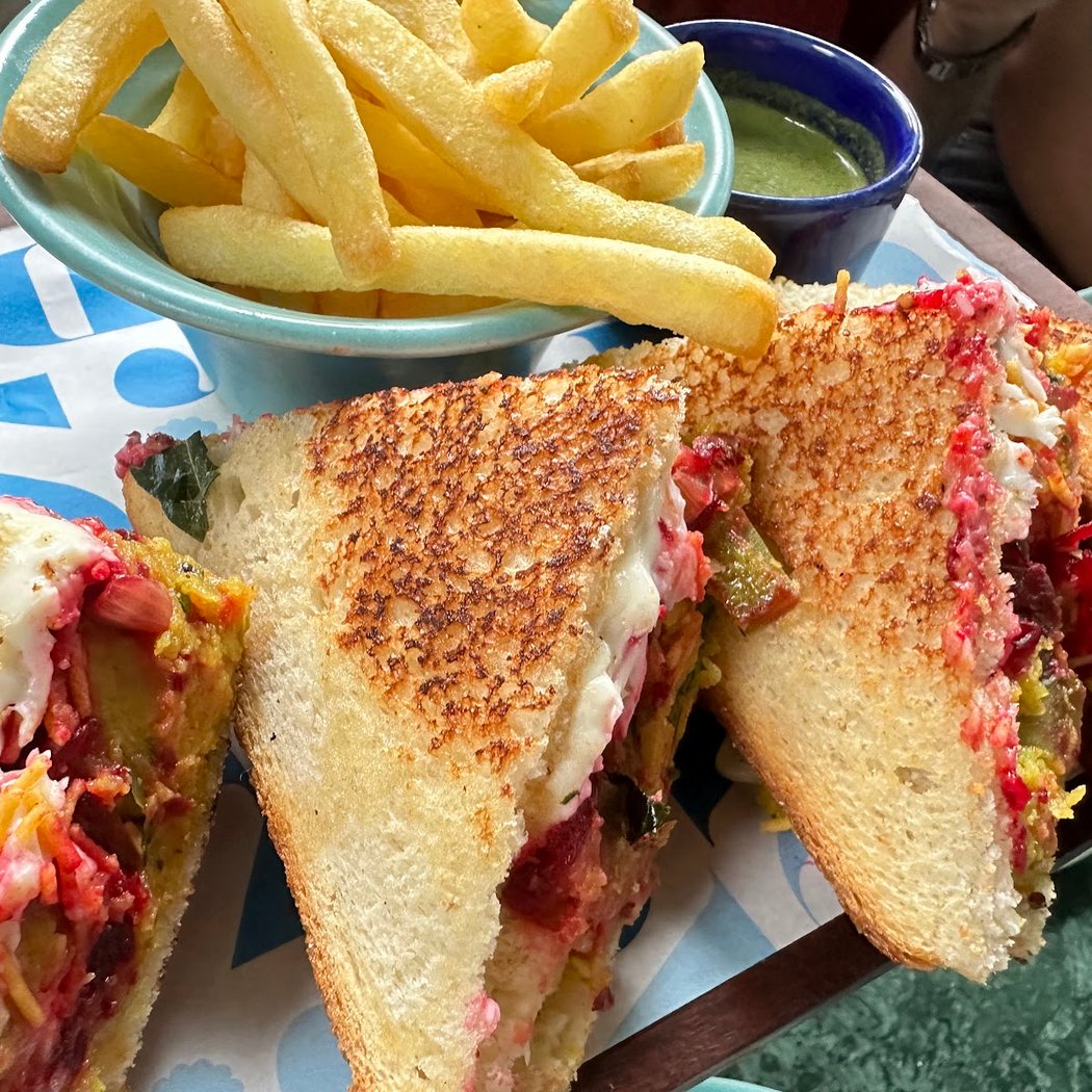 Daysie (MG Road) : All Day Casual Bar 5